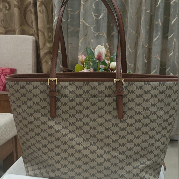 Authentic Michael Kors Jet Set Heritage Large Tote - Picture 2 of 12